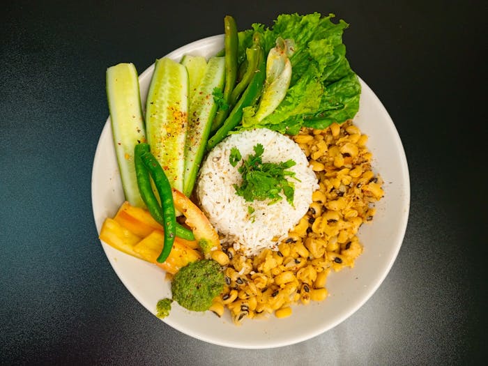 Assiette riz légumes haricots