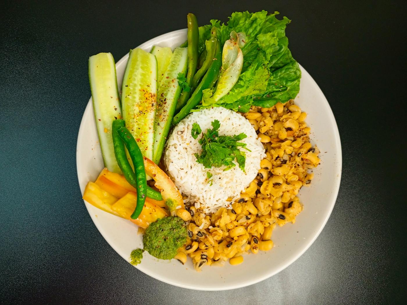 Assiette riz légumes haricots