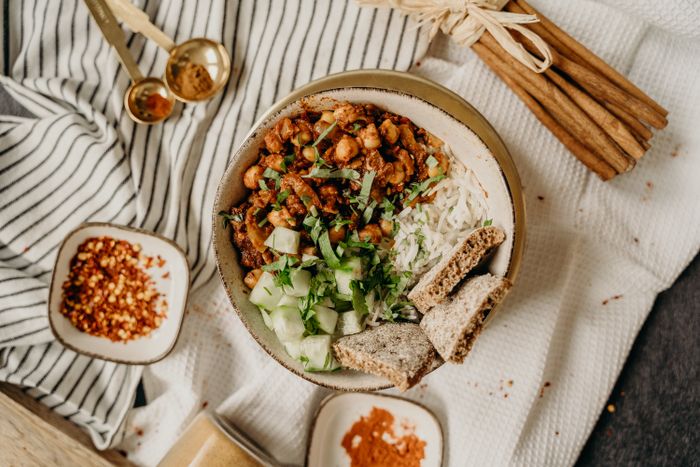Bol pois chiches riz concombre