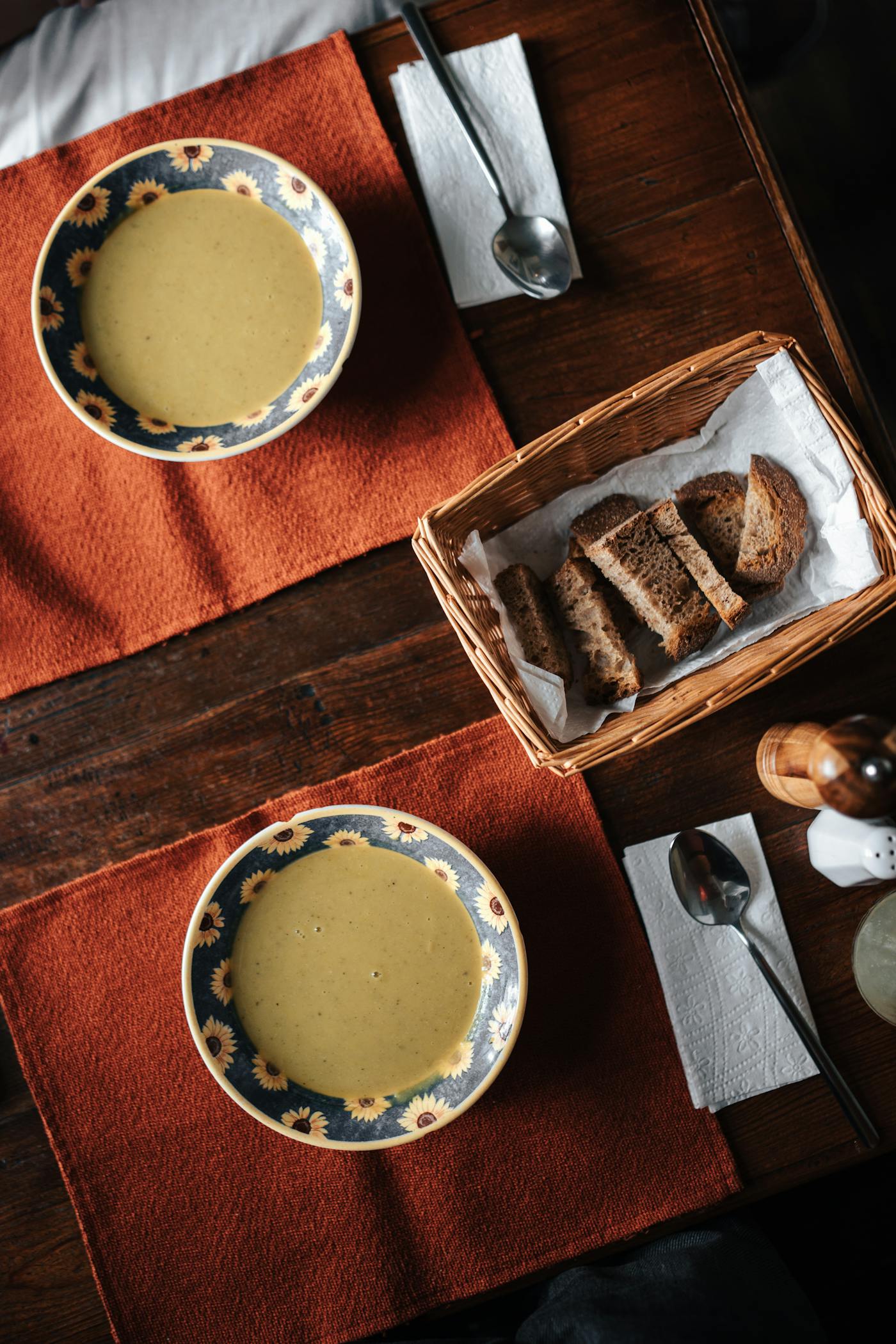 Soupe carotte pommes de terre pain